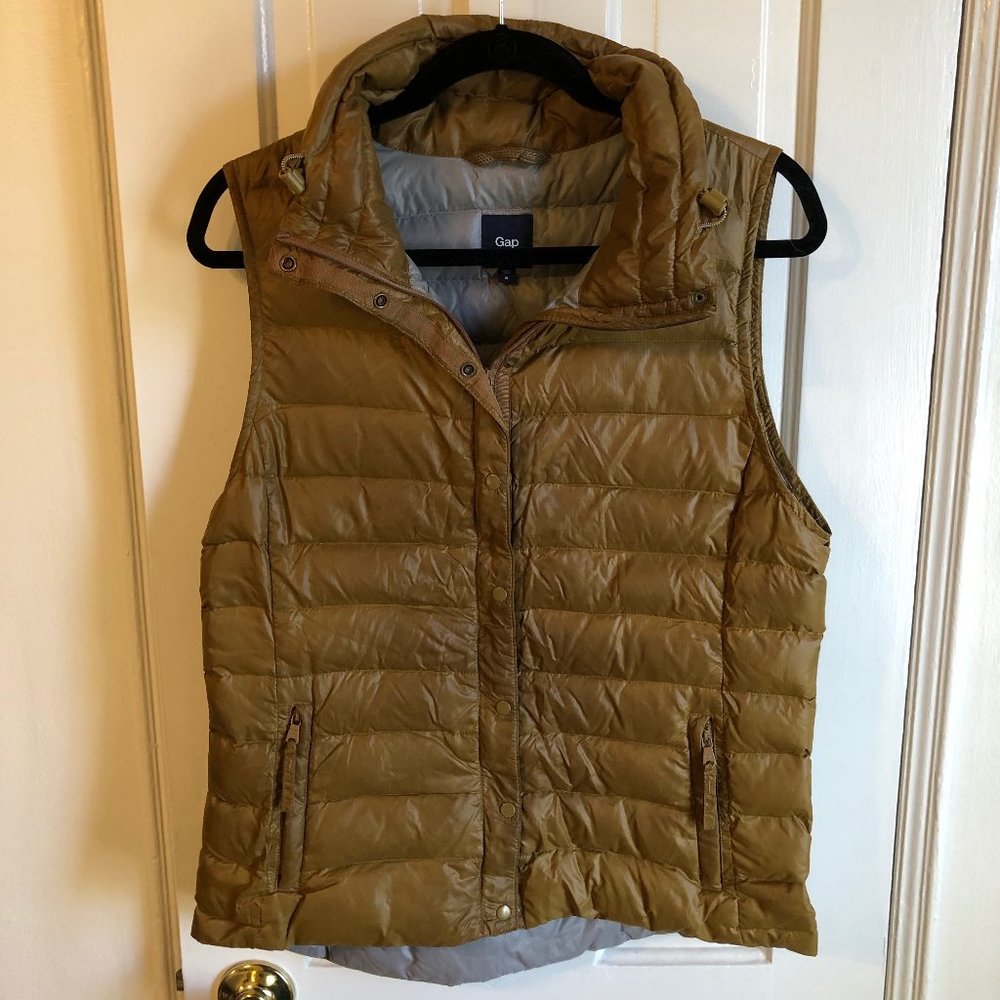 Gap Down Puffer Vest with Side Zipped Pockets